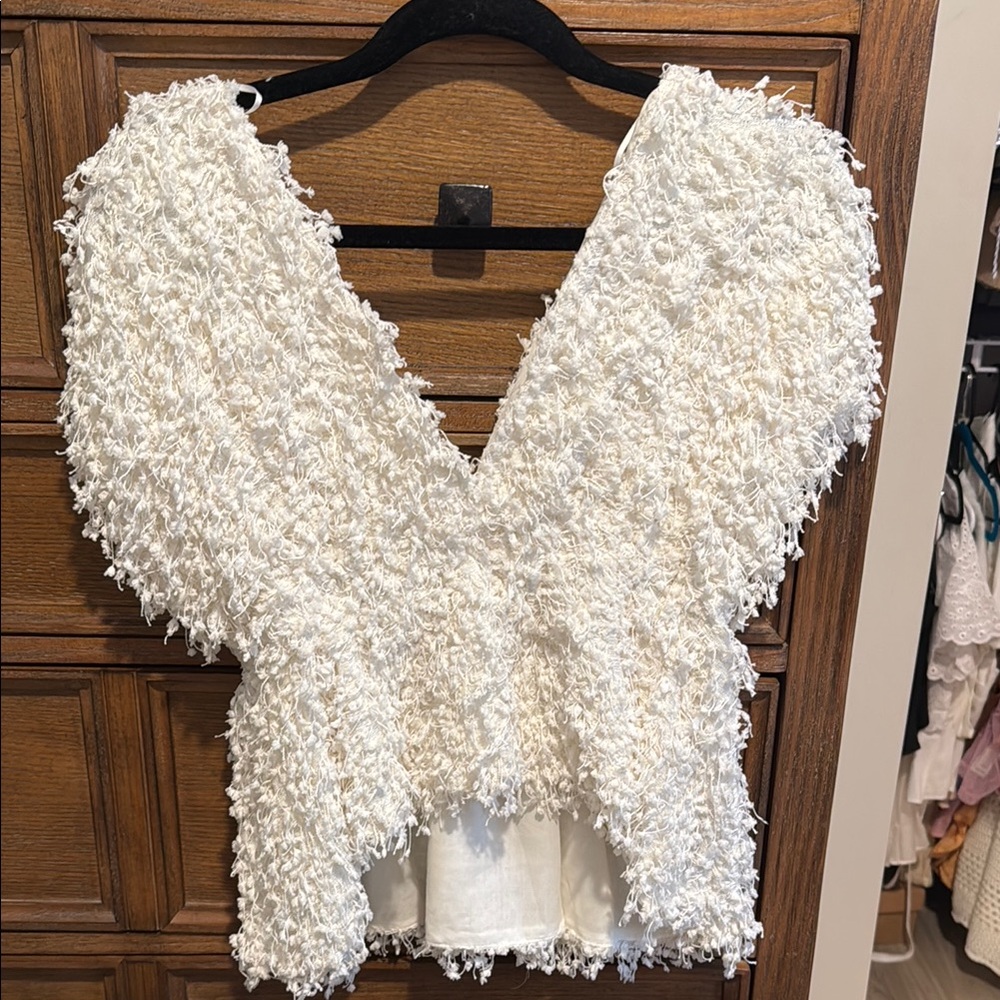 Chic White Textured Top - Picture 2 of 2